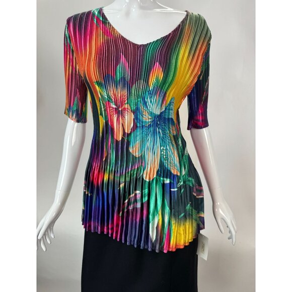 Vibrant Mini Pleats Top With V-Neck & Short Sleeves - Picture 9 of 16